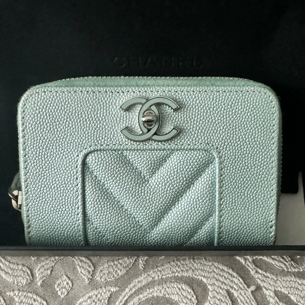 CHANEL Light Blue Leather Zipped Coin Purse (New in Box)